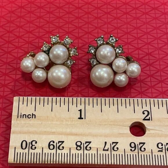 Vintage Signed Marvella Pearl Clip-on Earrings - Picture 2 of 6